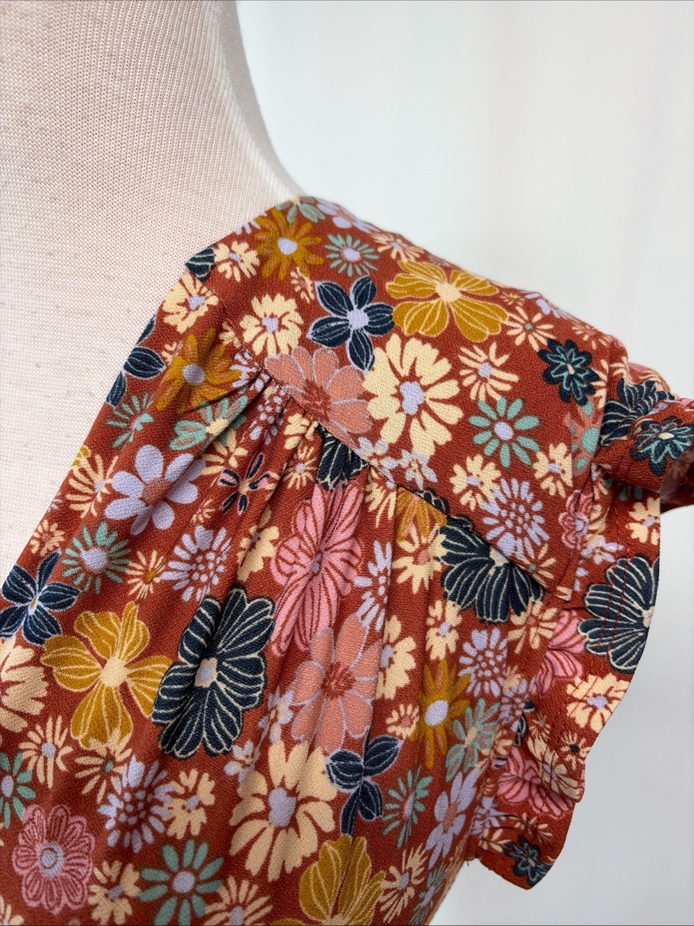 Monteau Los Angeles Women’s S Floral Surplice Neck Ruffle Sleeve Tie Blouse - Picture 3 of 9